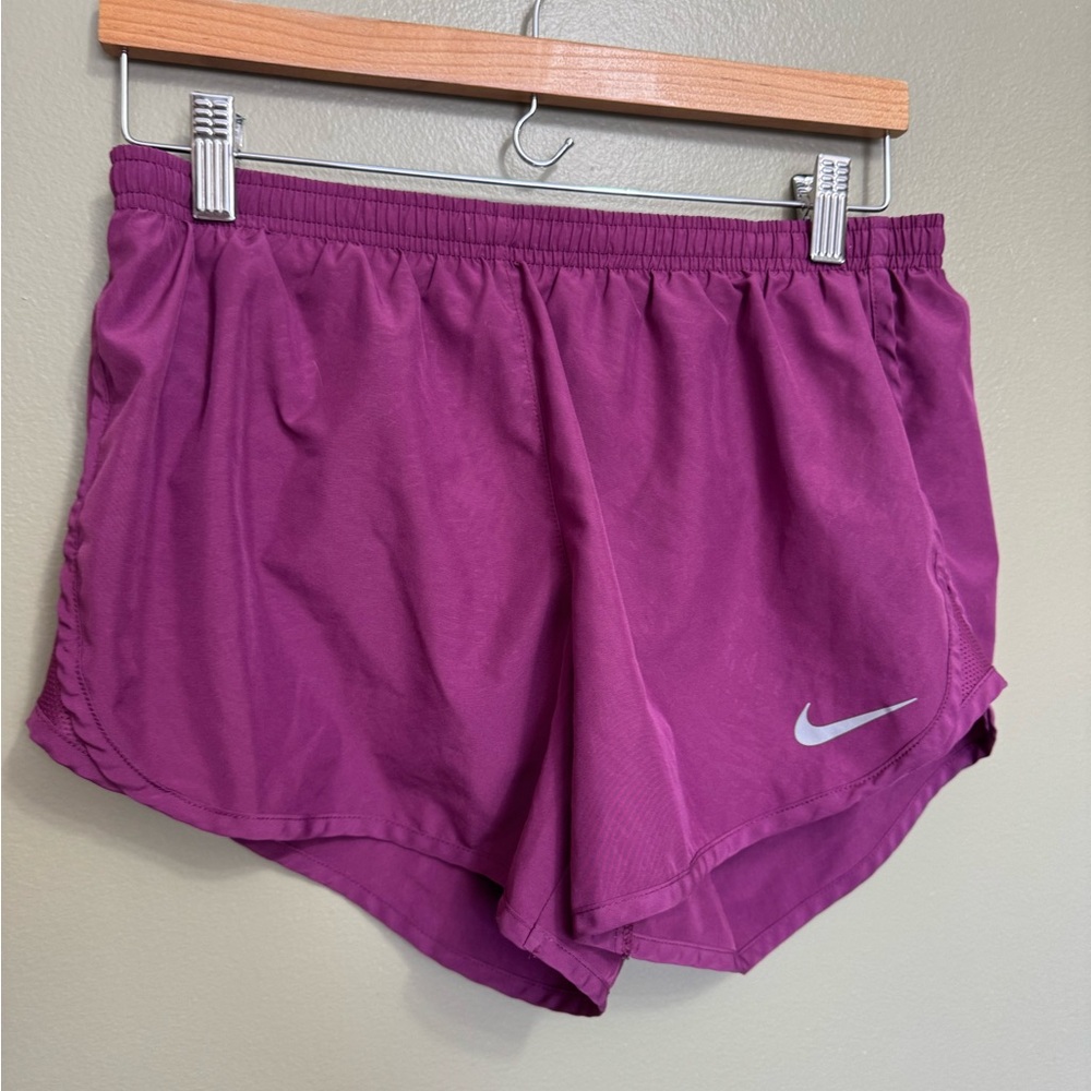 Nike Women's Dri-FIT Tempo Race Shorts, Size‎ M